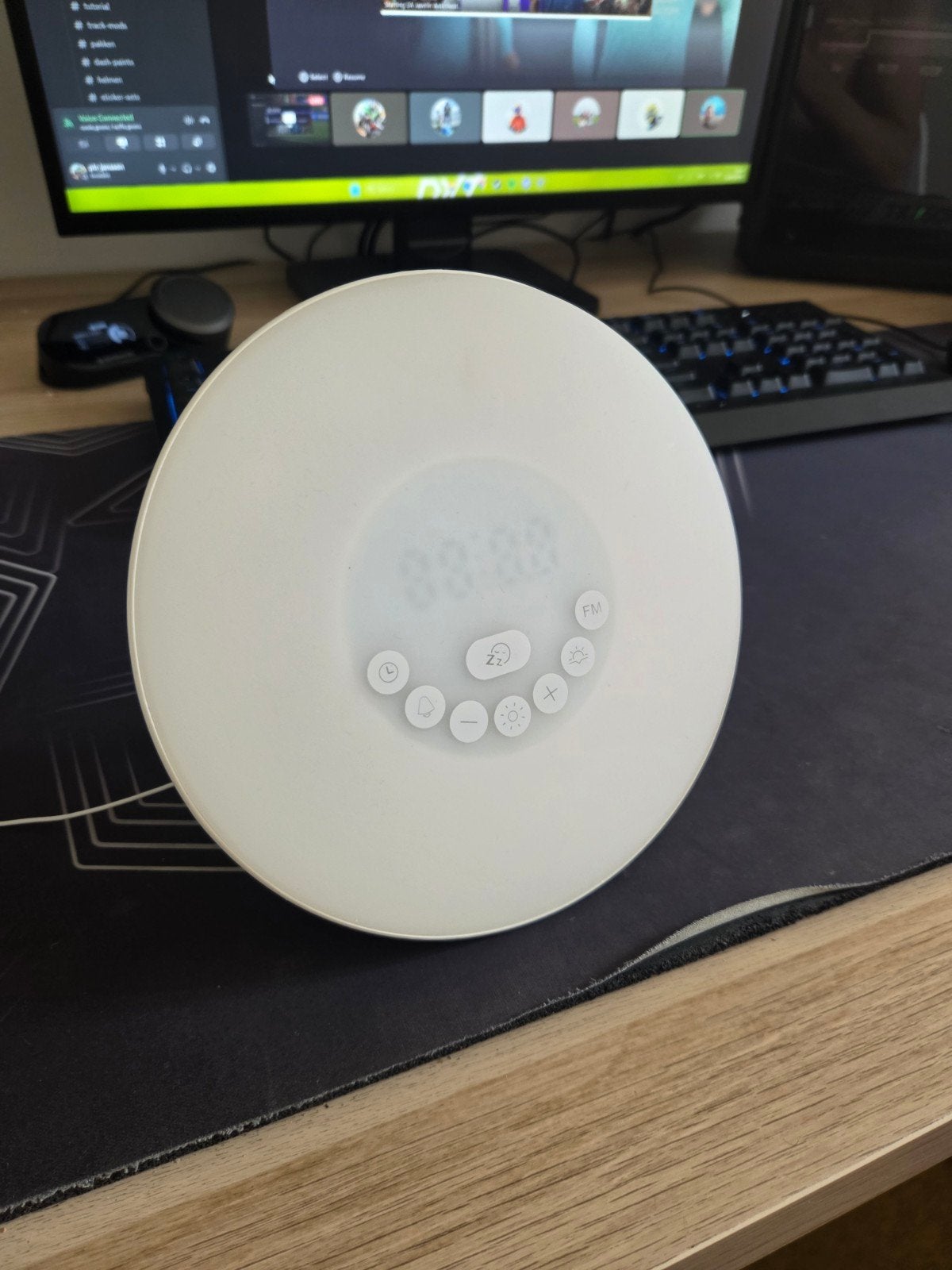Nikkei Wekkerlamp met Radio - Zo goed als nieuw, Ophalen of Verzenden, Zo goed als nieuw, Digitaal