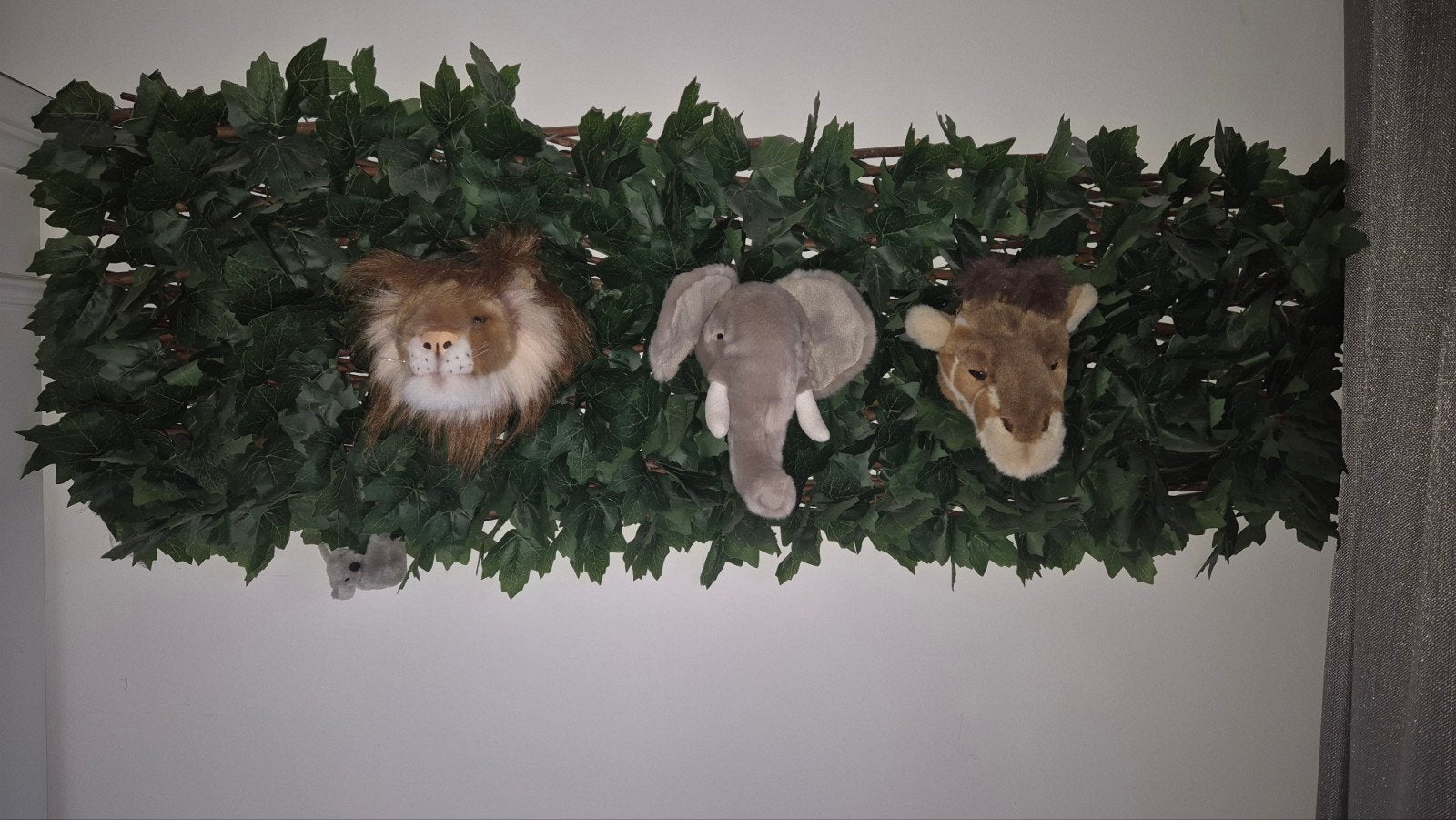 Pluche dierenkoppen voor kinderkamer - Leeuw, Olifant, Giraf, Ophalen of Verzenden, Zo goed als nieuw, Bruin, Leeuw