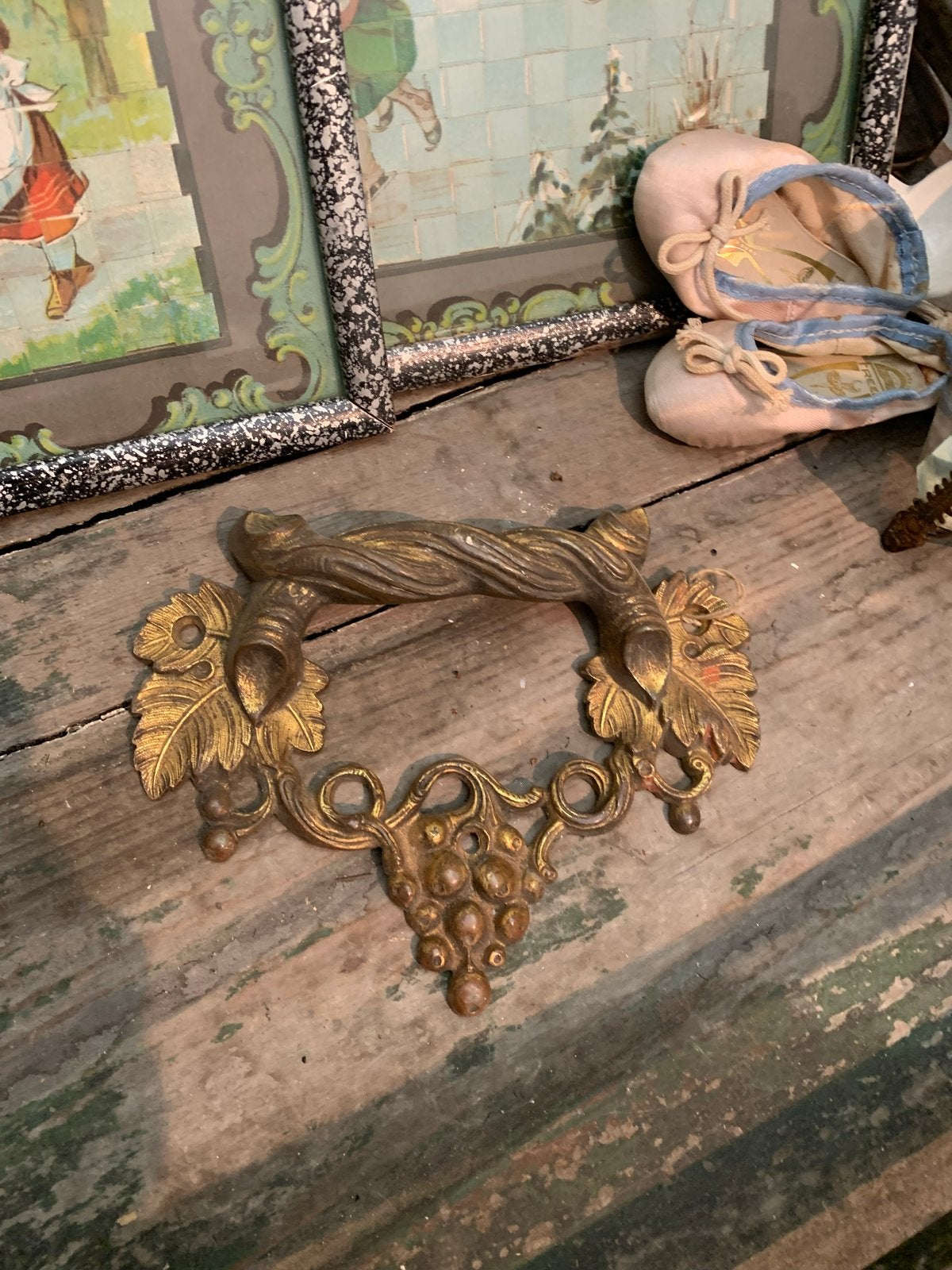 Antiek bronzen ornament met druiven en bladeren, Ophalen of Verzenden