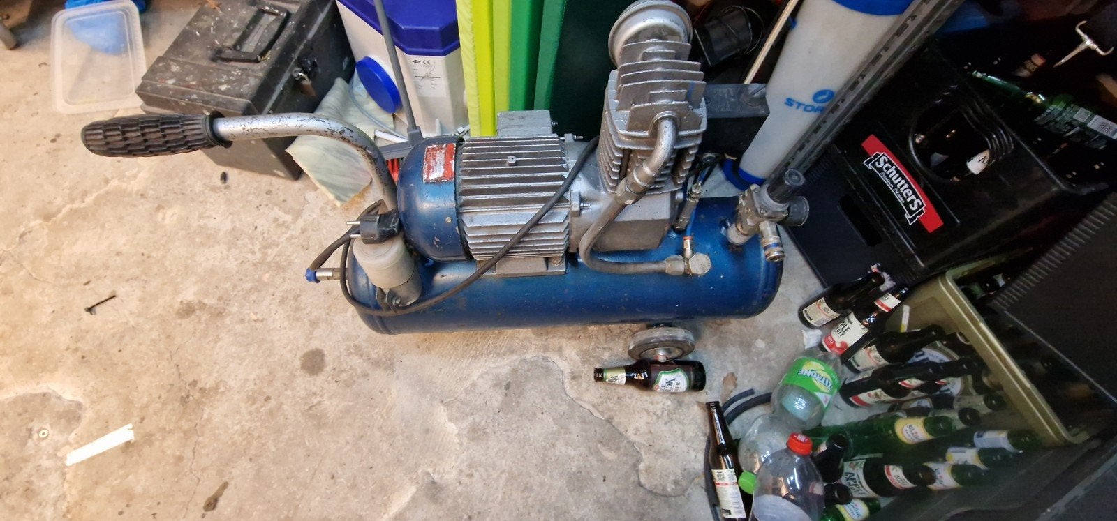 Gebruikte compressor met wielen en handvat, Doe-het-zelf en Verbouw, Ophalen, Gebruikt, 6 tot 10 bar, 25 tot 100 liter