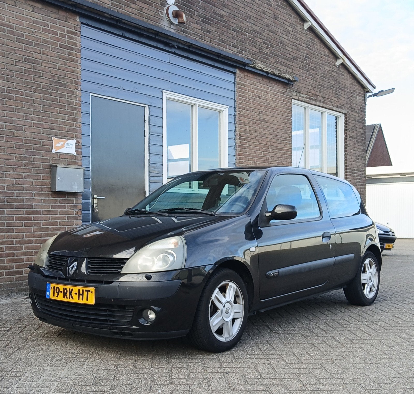 Renault Clio 1.6 16v Dynamique Luxe / Bj.2005 / 107 pk!, 40 €/maand, Zwart, 4 cilinders, Zwart