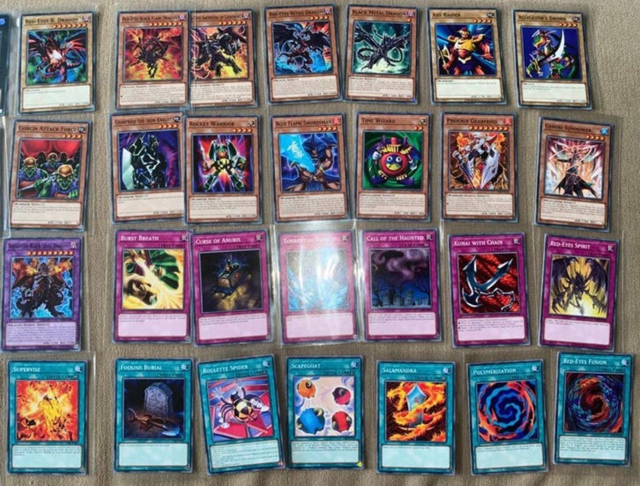 Yu-Gi-Oh! Joey Wheeler Legendary Red Eyes Black Dragon Deck, Ophalen of Verzenden, Zo goed als nieuw, Meerdere kaarten, Foil