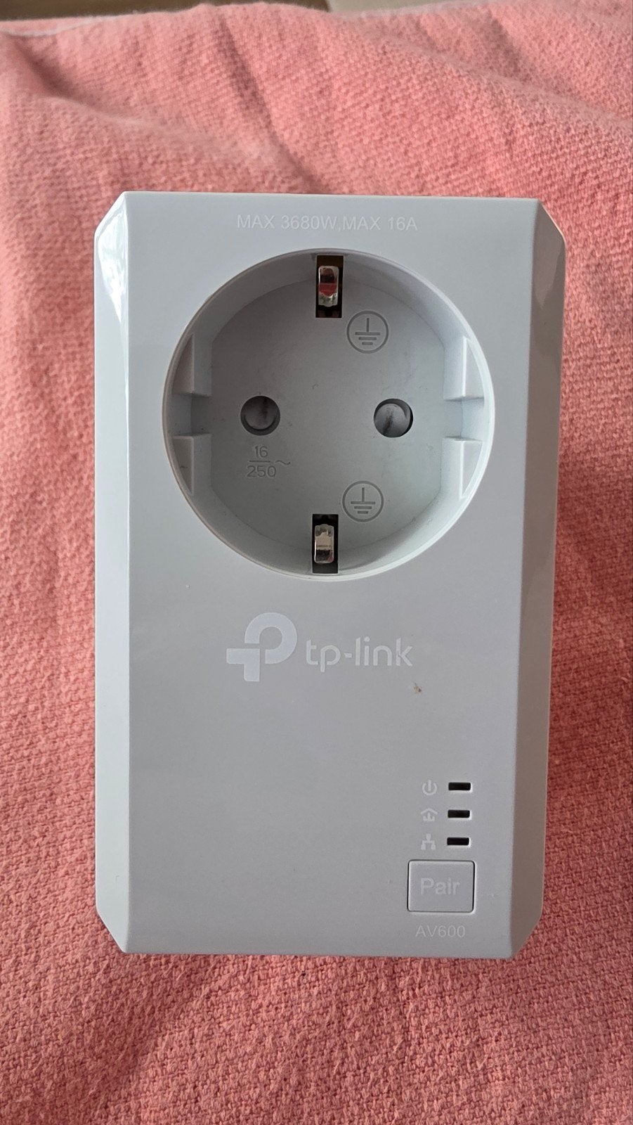 TP-Link AV600 Powerline Adapter met stopcontact, Ophalen of Verzenden, Zo goed als nieuw, TP-Link