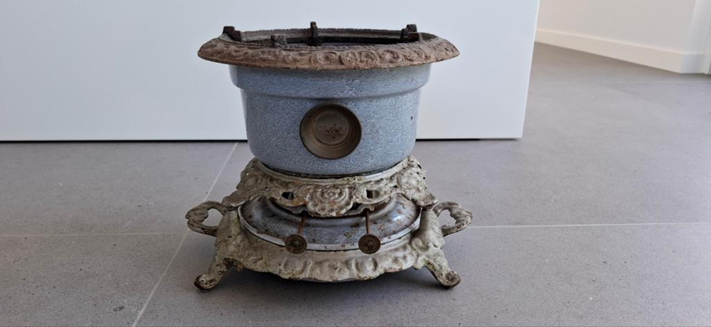 Antieke gietijzeren kachel/brander, Ophalen