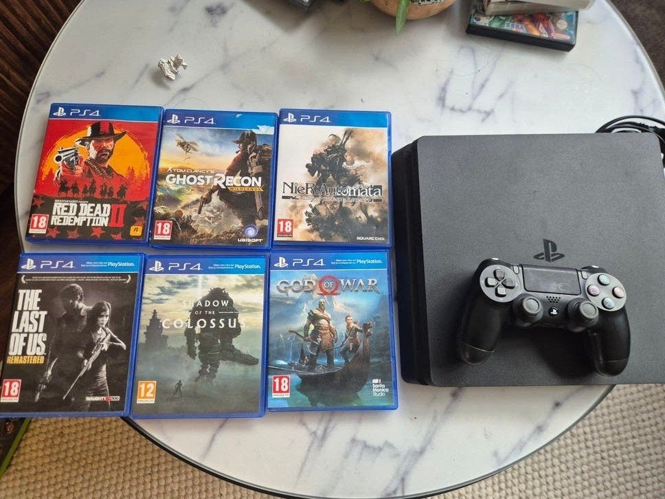 PlayStation 4 Slim met controller en 4 games, Spelcomputers en Games, Ophalen of Verzenden, Met 1 controller, Slim, 500 GB