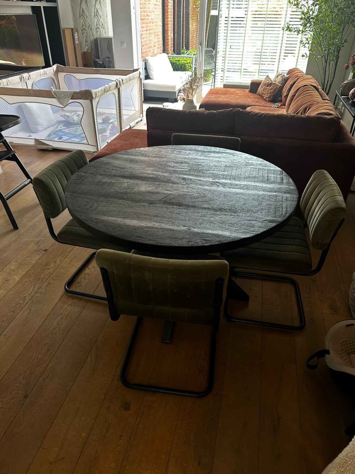 Complete set eettafel rond zwart 120 centimeter incl stoelen, Huis en Inrichting, 100 tot 150 cm, Rond, Ophalen of Verzenden, Zo goed als nieuw