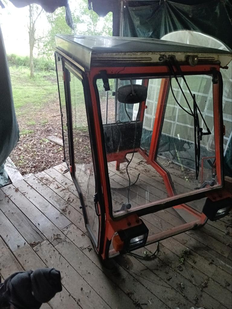 Cabine afkomstig van Kubota F2400 frontmaaier, Ophalen