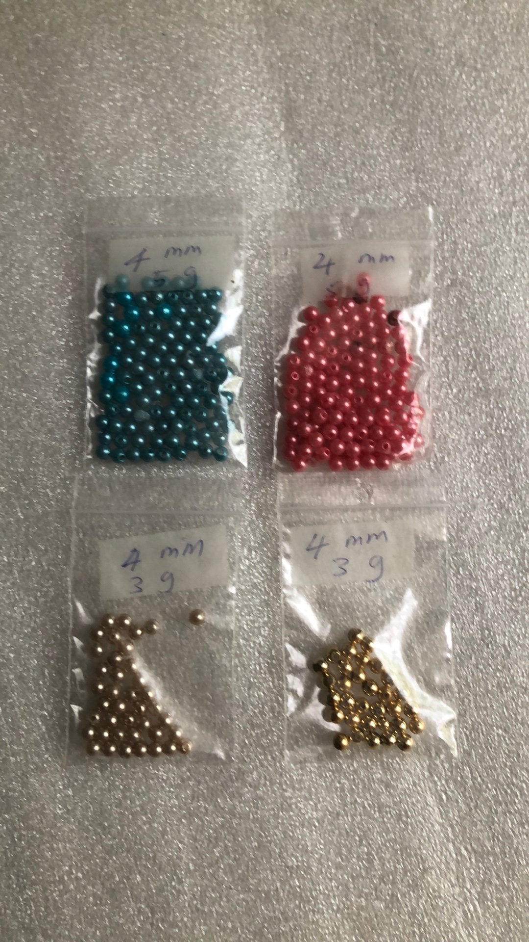 Parel - 4 mm - RESTANT - 4 zakjes - 1 € - diverse kleuren, Hobby en Vrije tijd, Naaien en Fournituren, Ophalen of Verzenden, Zo goed als nieuw