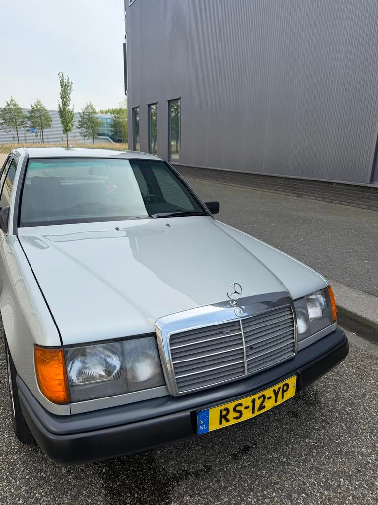 Mercedes-Benz 200-Serie 2.3 230 E AUT 1987 Grijs, Auto's, Automaat, 4 cilinders, 1290 kg, 2299 cc