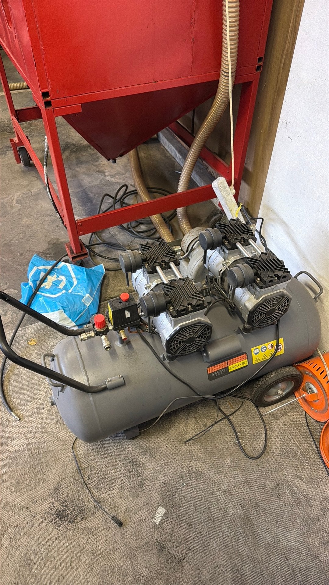 compressor 100L, Doe-het-zelf en Verbouw, 100 liter of meer, Ophalen, Zo goed als nieuw
