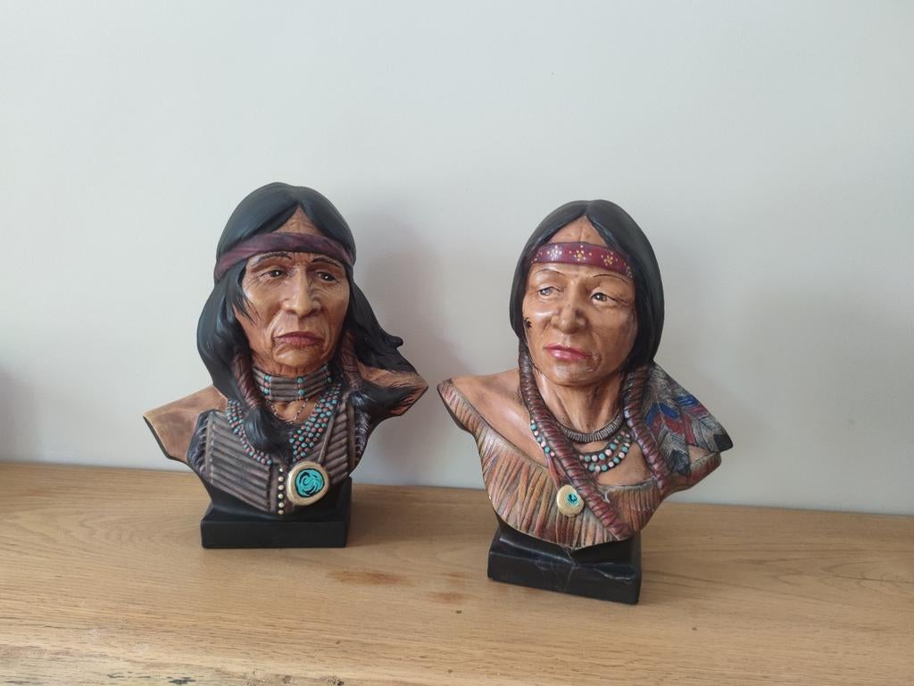 Set van 2 Indianen bustes - Handgemaakt, Ophalen, Groep mensen, Buste, 20 - 50 cm