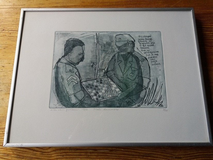 ets van damspelers in Mali, Eric van Grieken 1982, Antiek en Kunst, Gesigneerd, Dagelijks leven, 17 cm, Ophalen of Verzenden