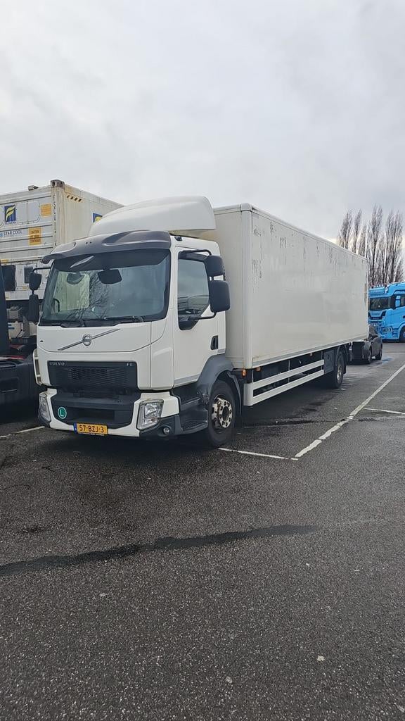 VRACHTWAGEN  MET CHAUFFEUR