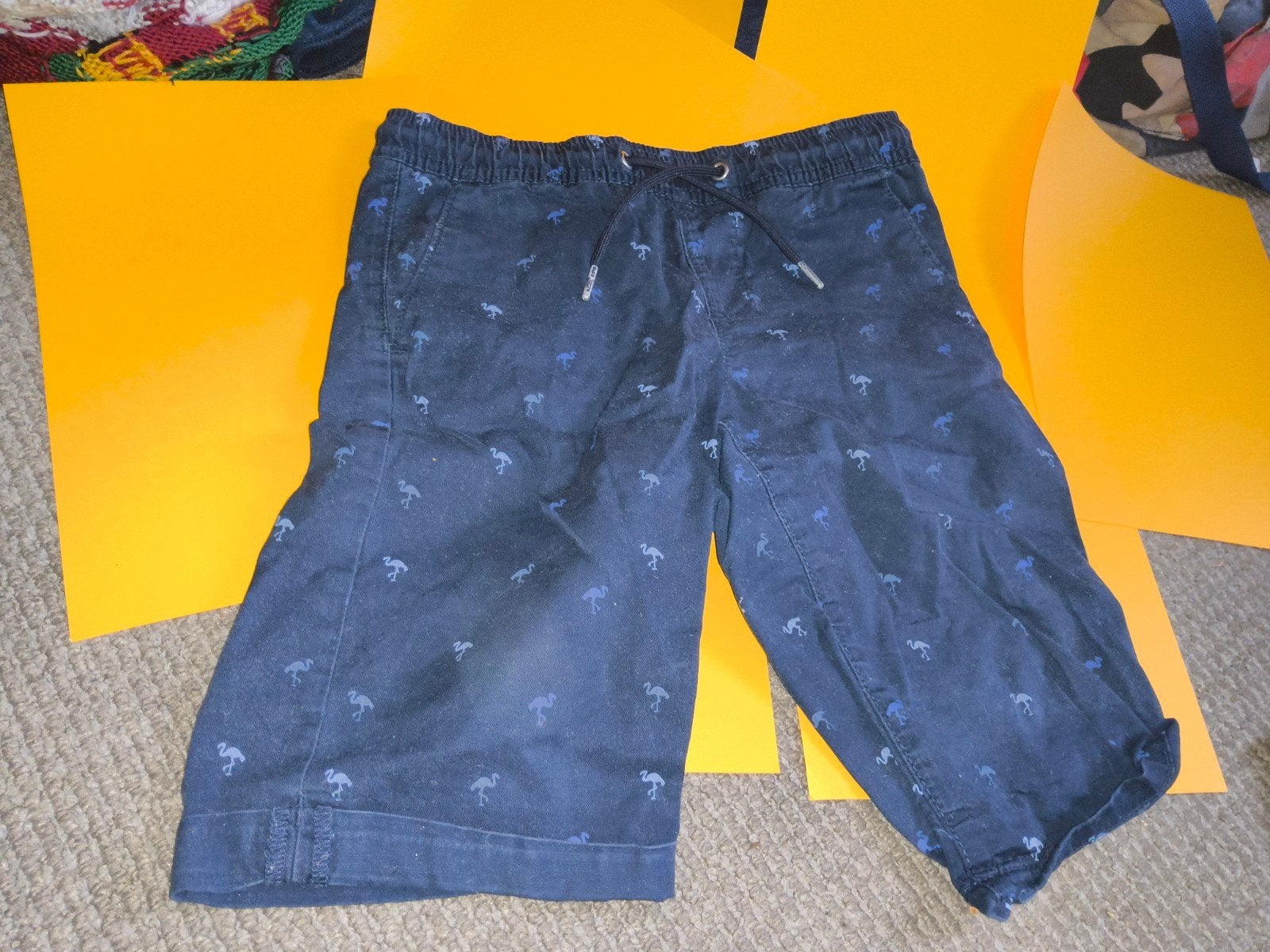 Donkerblauwe korte broek met flamingo's, Broek, Gebruikt, WE, Ophalen of Verzenden