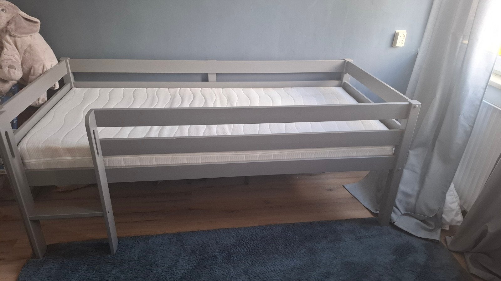 Grijs halfhoogslaper bed met matras, Ophalen of Verzenden, Eenpersoons, 90 cm, Hoogslaper