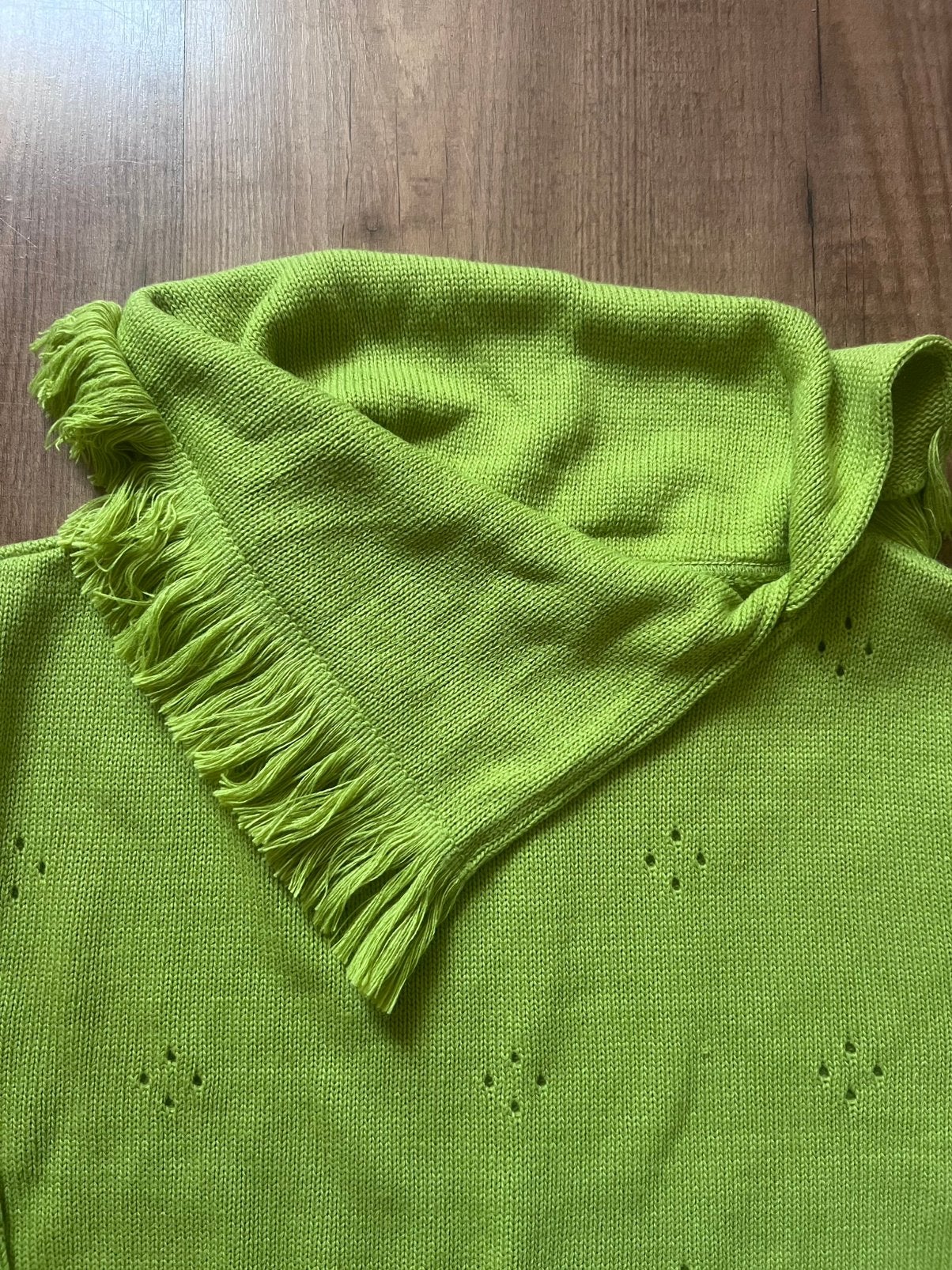 Trui lichtgroen; asymmetrische kraag met franjes, maat 44/46, Ophalen of Verzenden, Nieuw, Groen