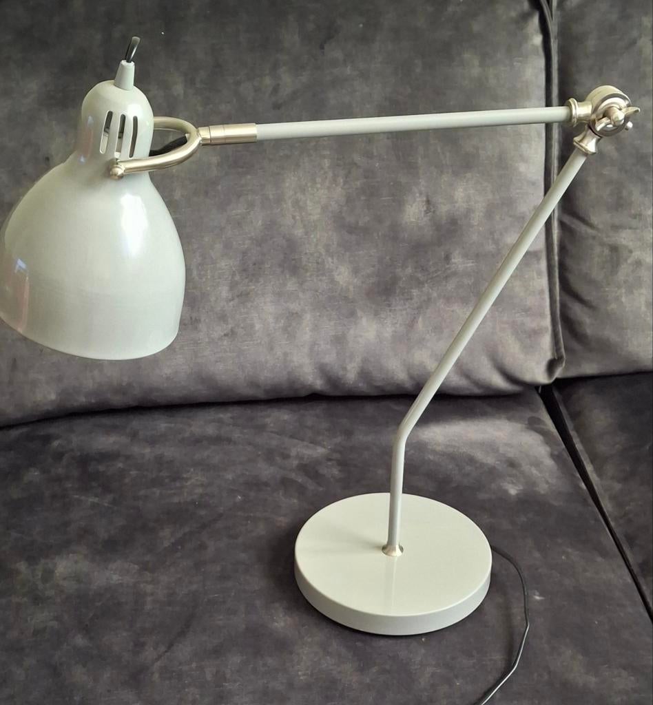 Grijze, verstelbare bureaulamp - Zeer goede staat, Ophalen of Verzenden, Zo goed als nieuw, Metaal, Modern