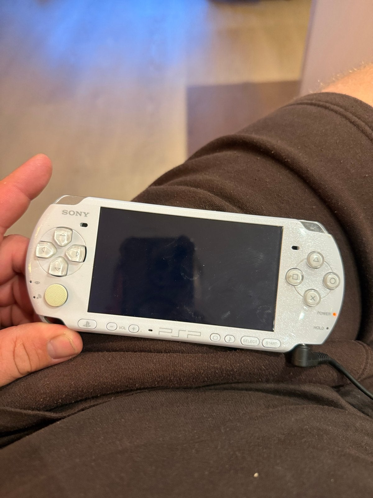 Sony PSP 3004 Wit met oplader en 10 UMD games, Spelcomputers en Games, Spelcomputers | Sony PSP, Ophalen of Verzenden, Gebruikt