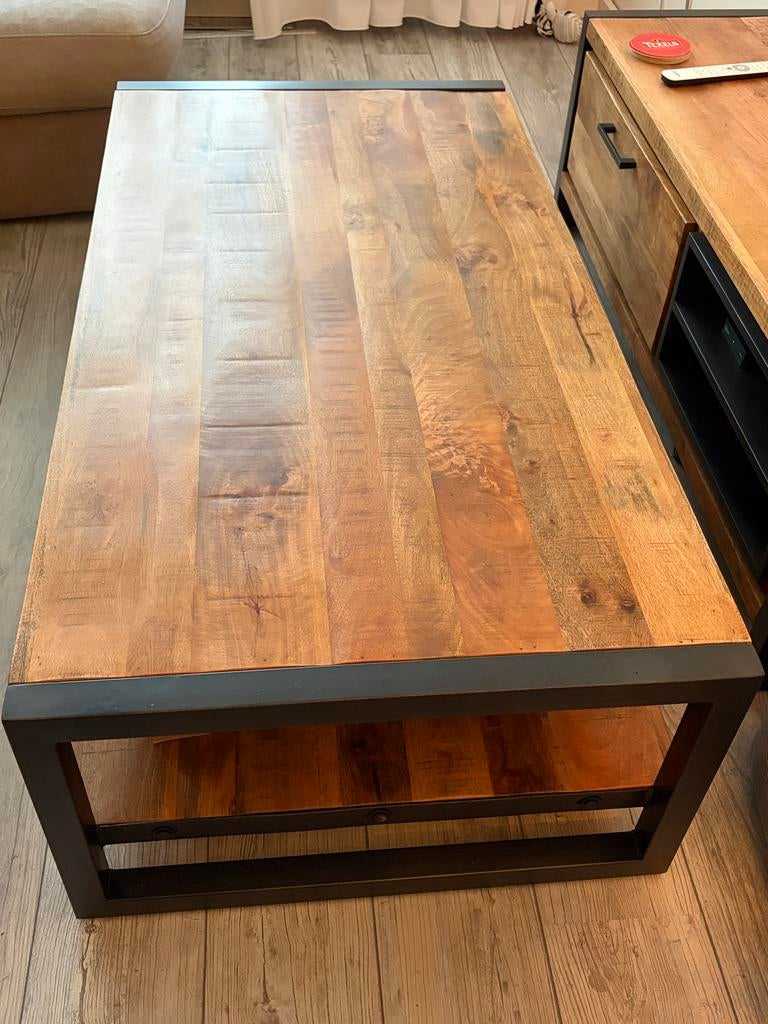 Nieuwe salontafel van mangohout (135x70x40), Ophalen, 100 tot 150 cm, 50 tot 100 cm, Zo goed als nieuw