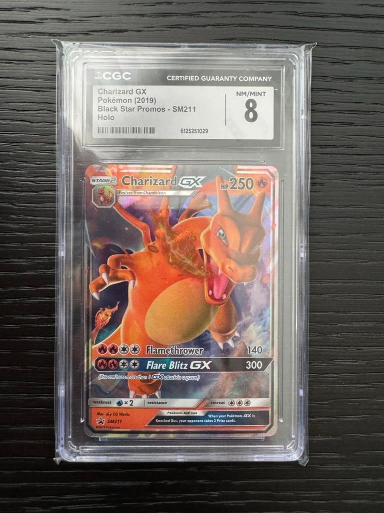Charizard GX SM211 CGC 8 NM/Mint Pokémon Kaart, Hobby en Vrije tijd, Verzamelkaartspellen | Pokémon, Ophalen of Verzenden, Zo goed als nieuw