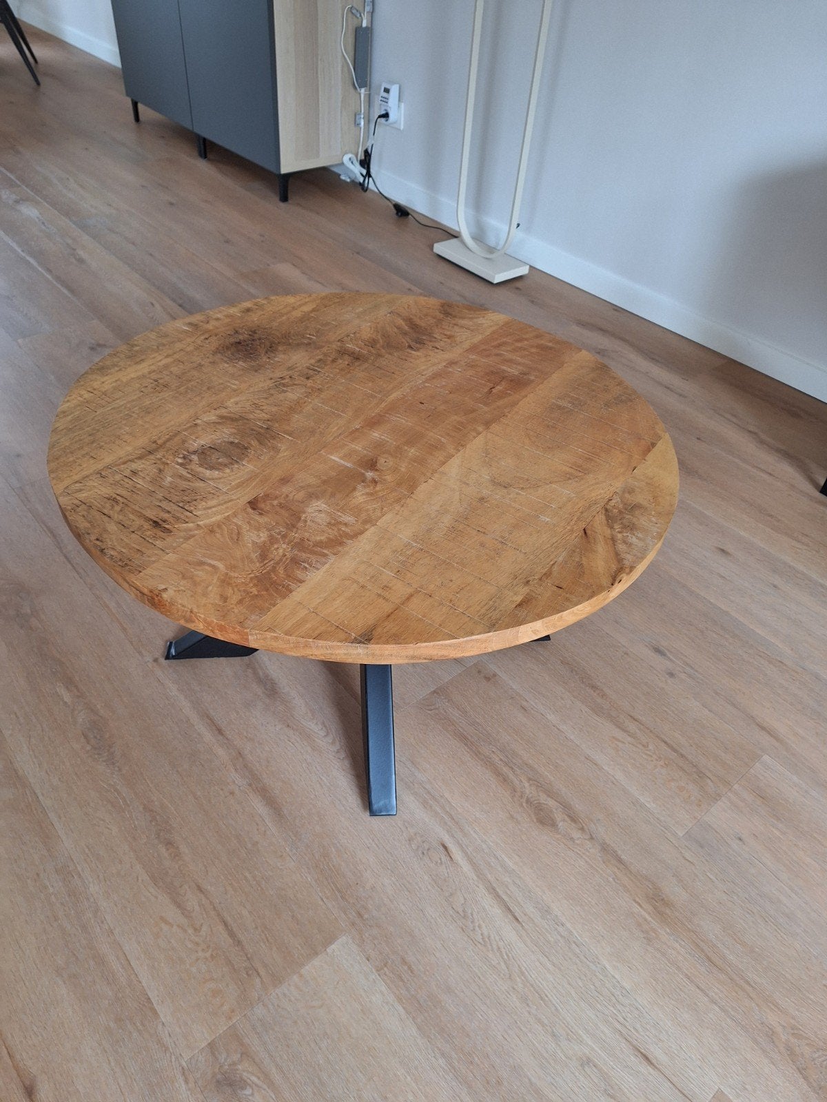 Ronde Mangohouten Salontafel met Verstelbare Pootjes, 50 tot 100 cm, Rond, 50 tot 100 cm, Zo goed als nieuw