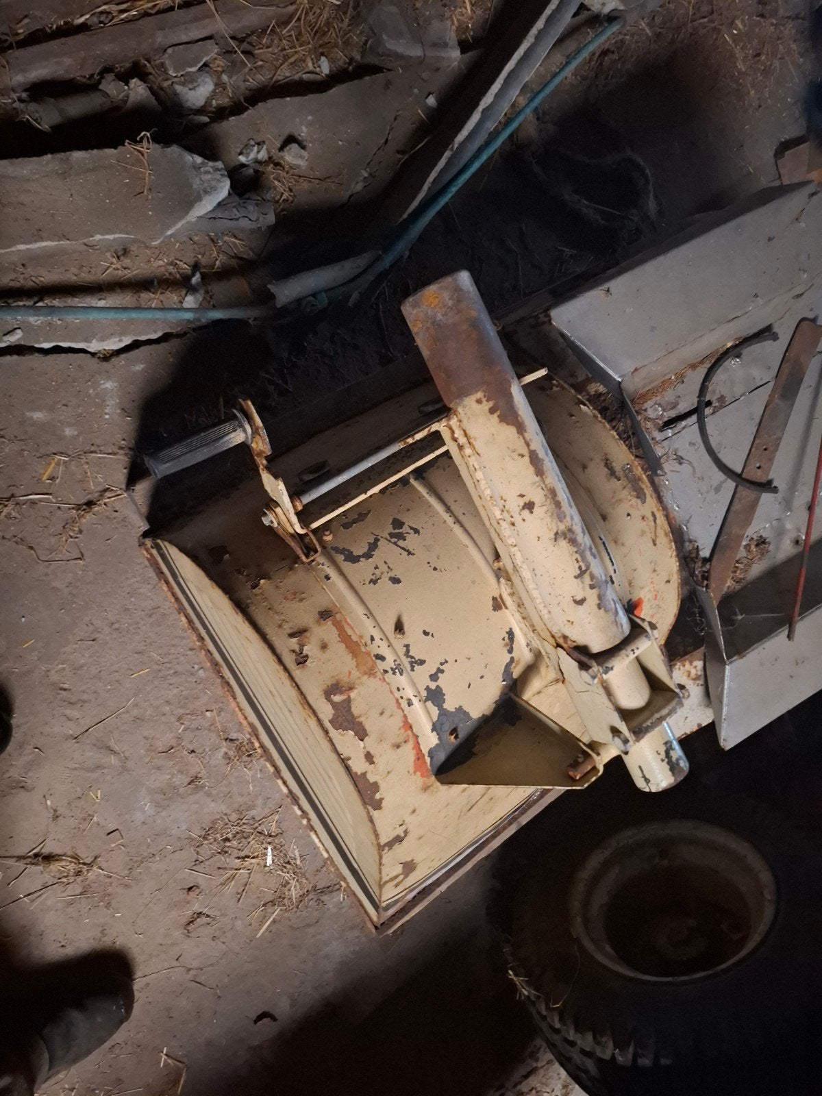 Kiepbakje voor Gutbrod tractor 1030, 1031, 1032, Ophalen