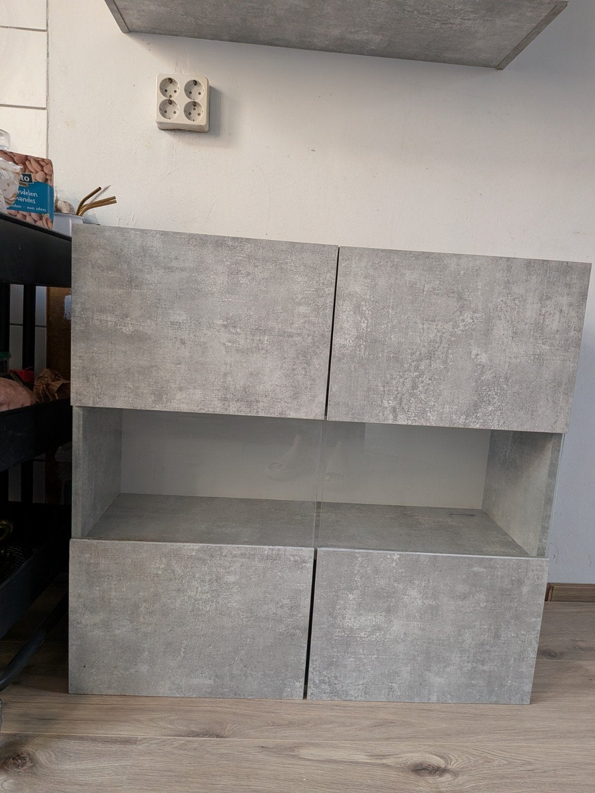 Betonlook wand hangkast ophalen in Tiel, Ophalen of Verzenden, Gebruikt
