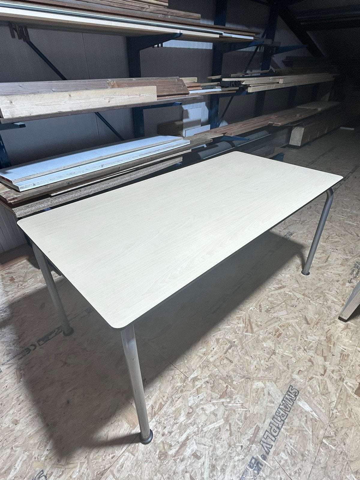 Ahrend |Degelijk oud schoolmeubilair: tafels en stoelen, Ophalen, Gebruikt, Bruin, Vier