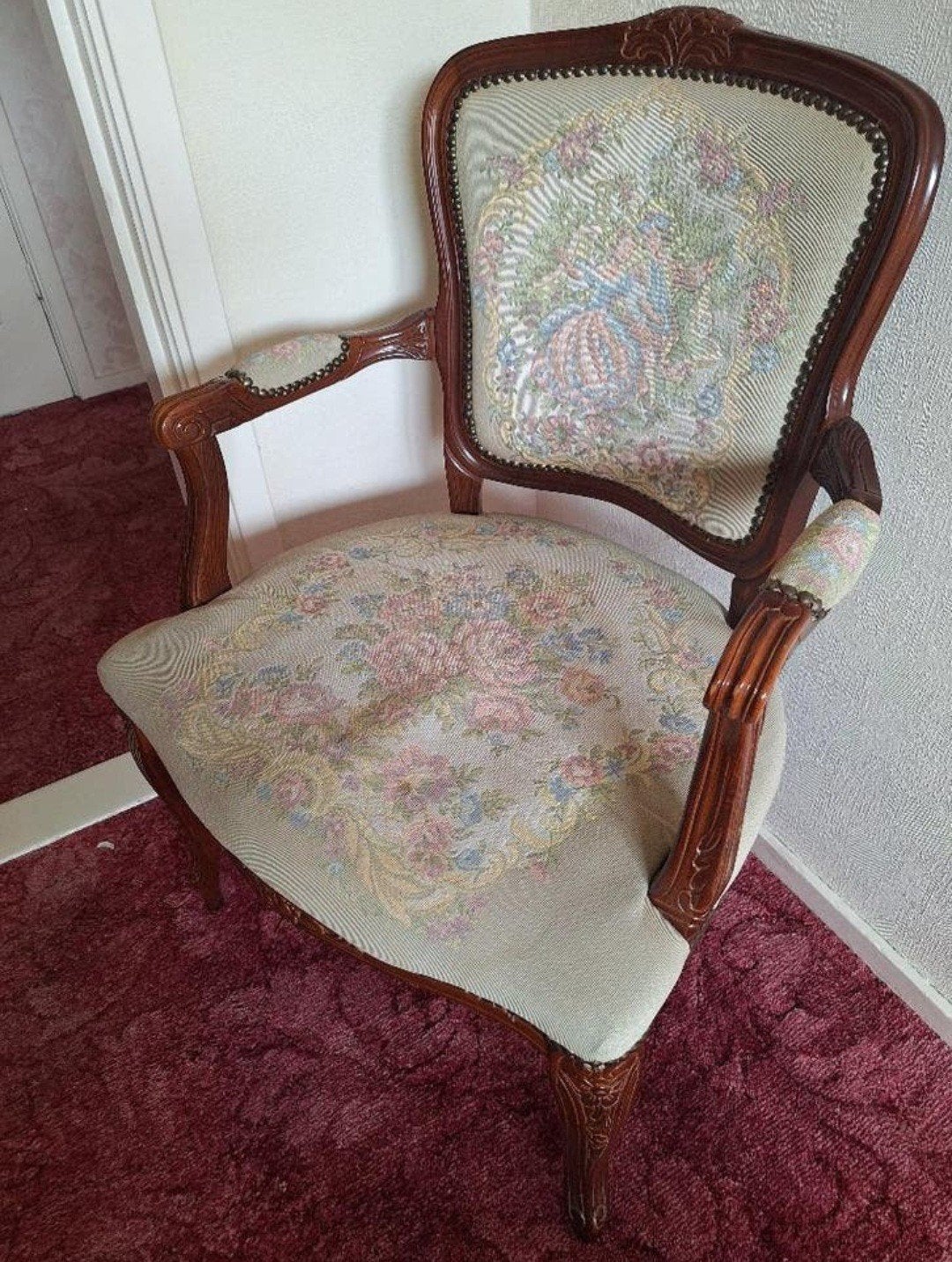 Louis XV stijl FAUTEUIL met geborduurd bloemmotief, Huis en Inrichting, Fauteuils, Ophalen, Gebruikt, 50 tot 75 cm