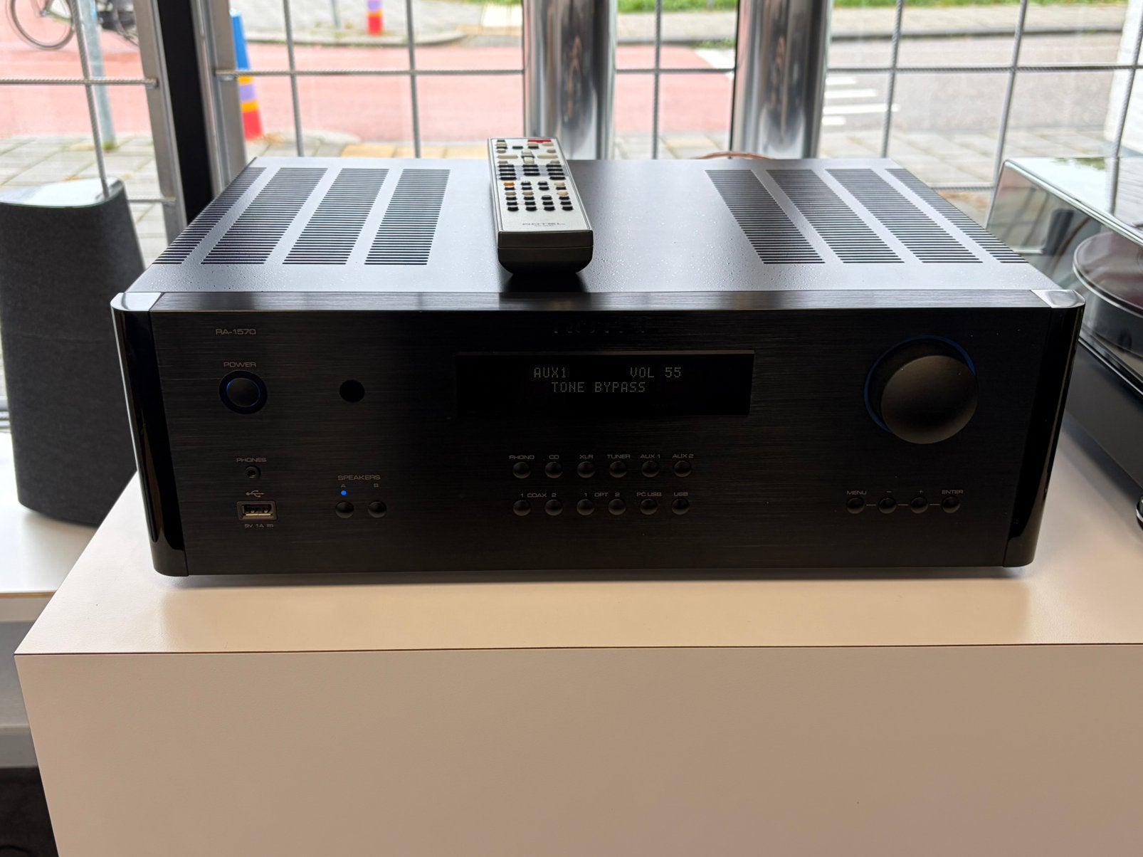 Rotel Ra-1570 stereoversterker, Ophalen of Verzenden, Zo goed als nieuw, 120 watt of meer, Overige merken