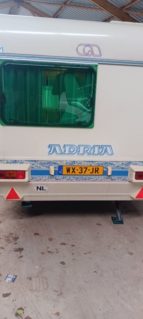 Adria Caravan - Compact en Klaar voor Avontuur, Standaardzit, Particulier, Stabilisator, Adria