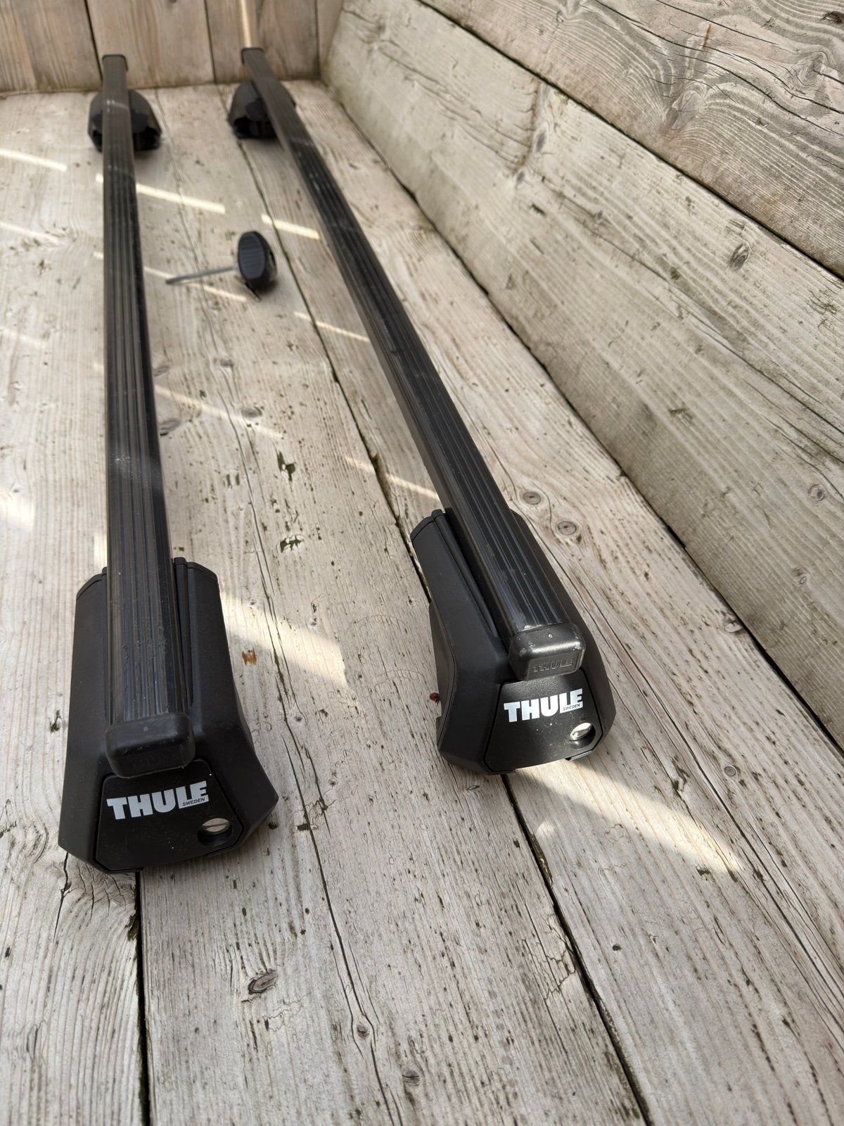 Thule dakdragerset (4 voeten - 7104xx) en 2 dragers (712300), Auto diversen, Ophalen, Gebruikt