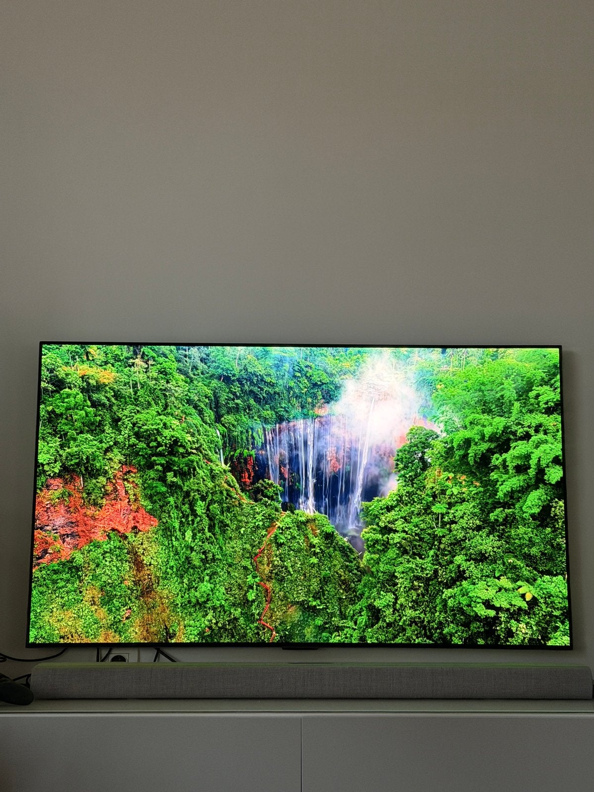 Foto 5 van LG OLED 55” GX Gallery 4K OLED55GX6LA zwart + muurbeugel
