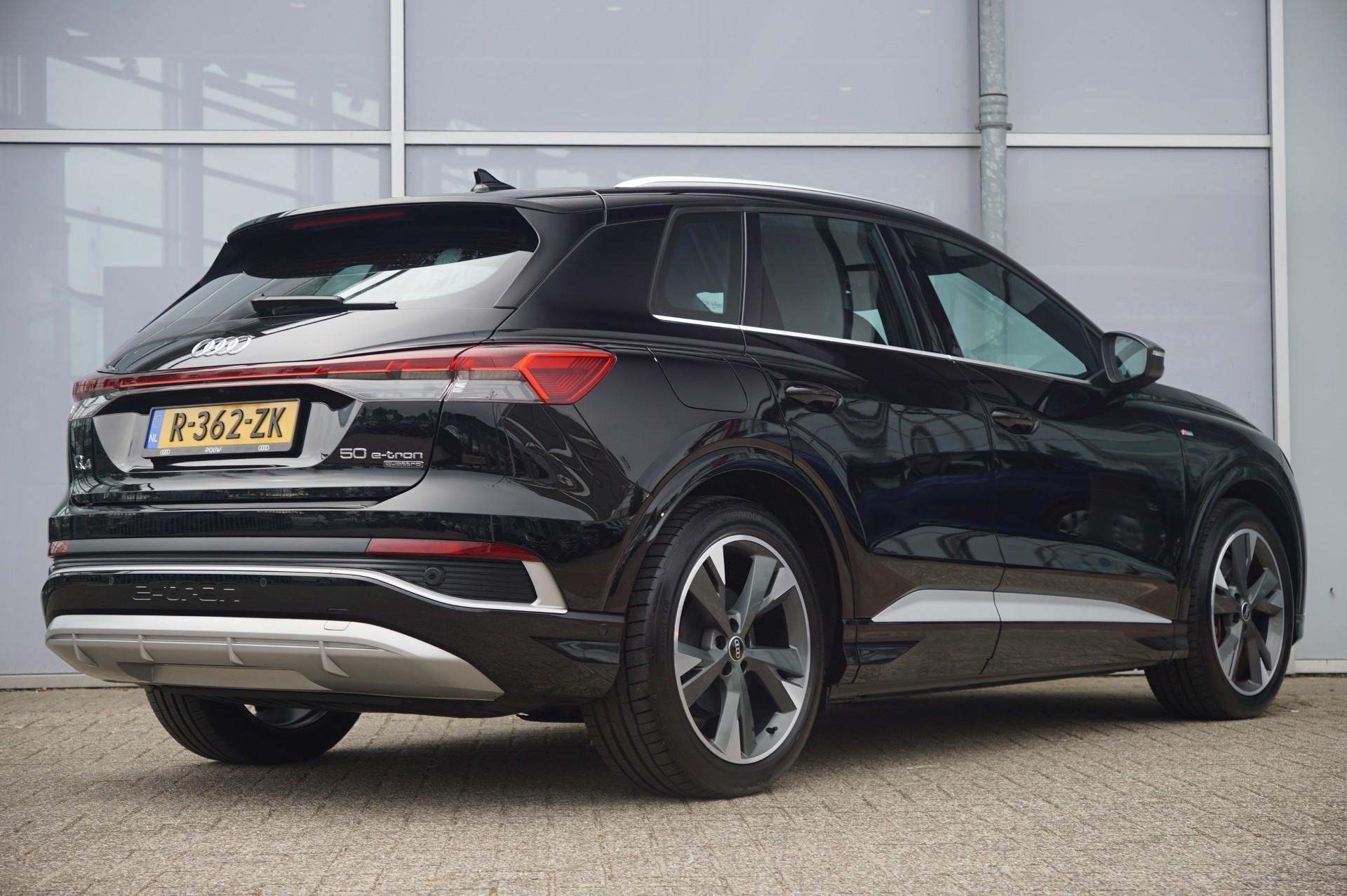 Audi Q4 e-tron 50 299pk Quattro S Edition 82 kWh | Camera |, Auto's, Zwart, Leder en Stof, Zwart, Origineel Nederlands