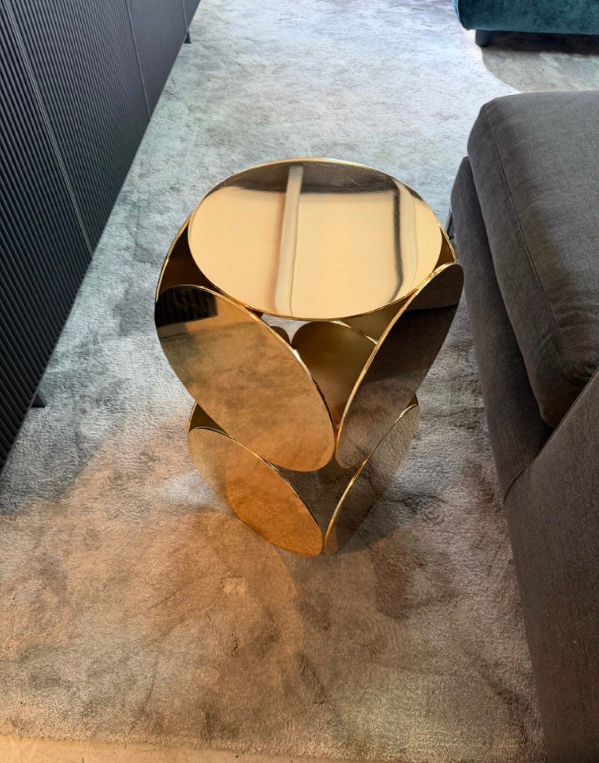Minotti Still Gold sidetable showmodel 2026 LP € 1.580?-, 45 tot 60 cm, Metaal of Aluminium, Minotti, 9723 CA