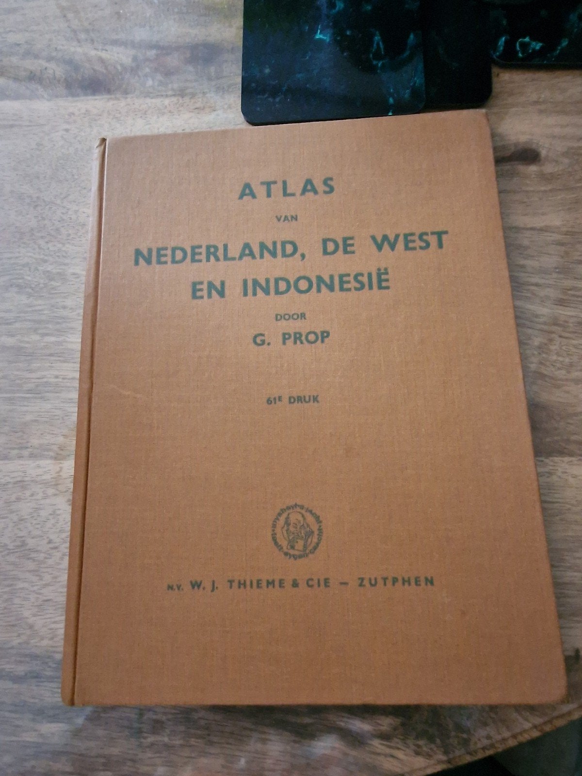 Atlas van Nederland, de West en Indonesië - G. Prop, Gelezen, Overige atlassen, 1800 tot 2000, Nederland
