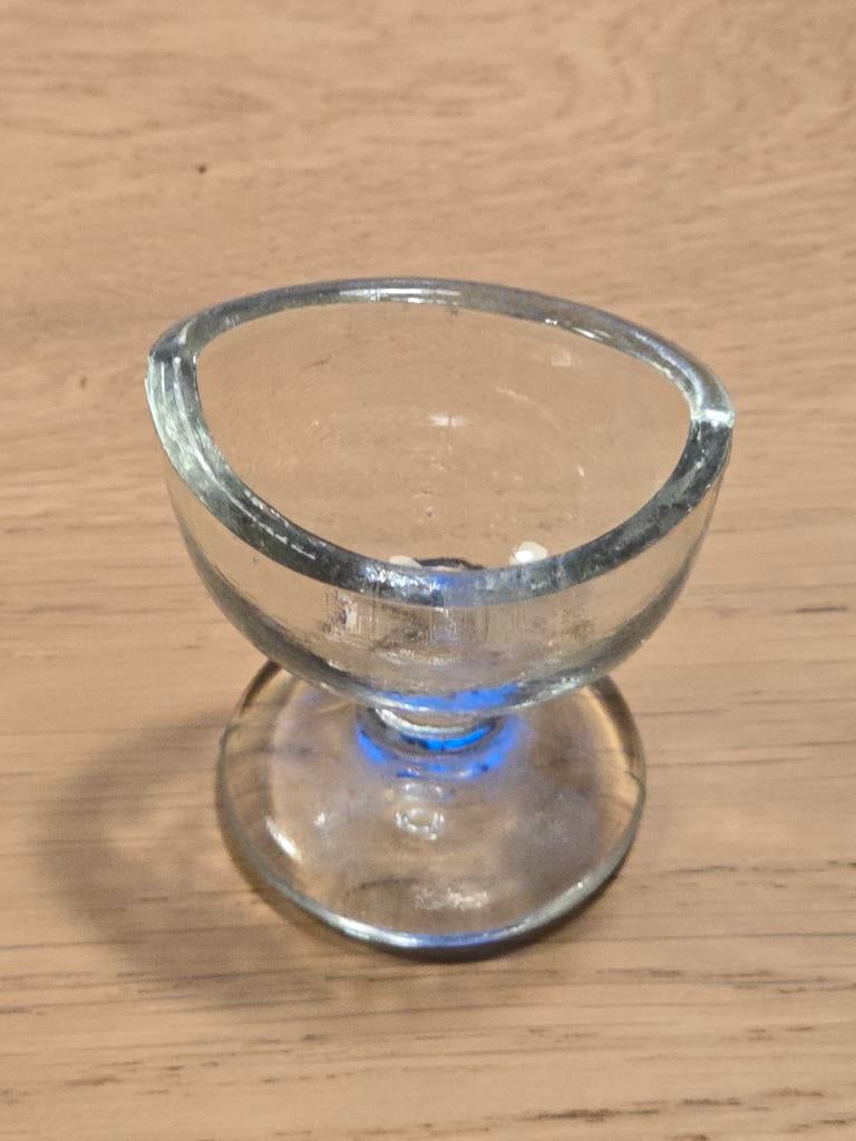Antiek jaren 20 glazen oogbadje op voetje €15, Antiek en Kunst, Ophalen of Verzenden