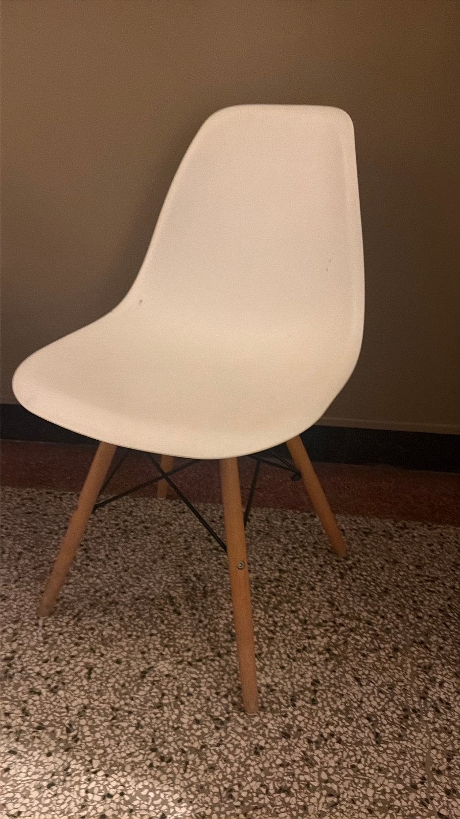 4 witte Eames DSW-stijl designstoelen, Huis en Inrichting, Kunststof, Gebruikt, Wit, Ophalen of Verzenden