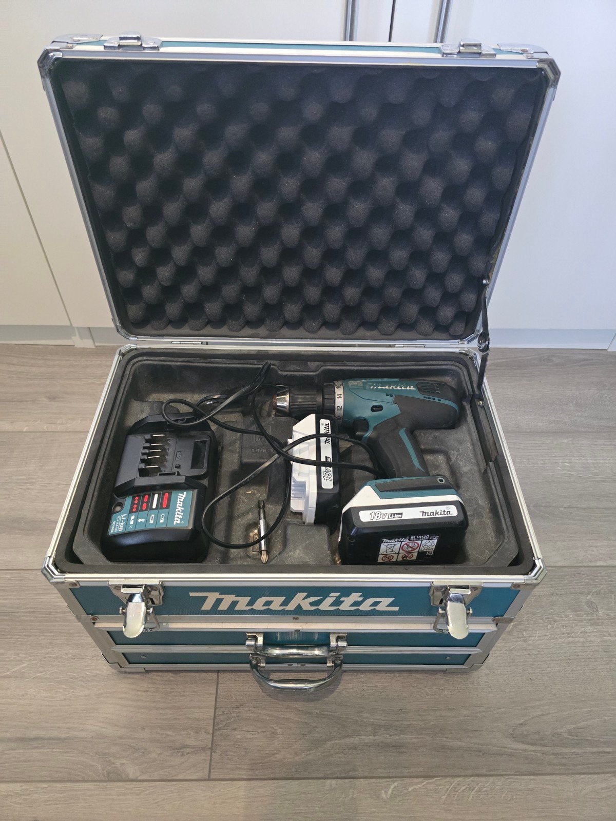 Makita accu boormachine, Ophalen, Boormachine
