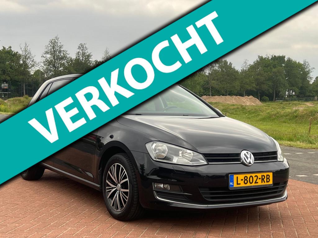 Volkswagen Golf 1.2 TSI Connected Series bj2016 5DR NAVI PDC, Voorwielaandrijving, Gebruikt, Euro 6, 4 cilinders