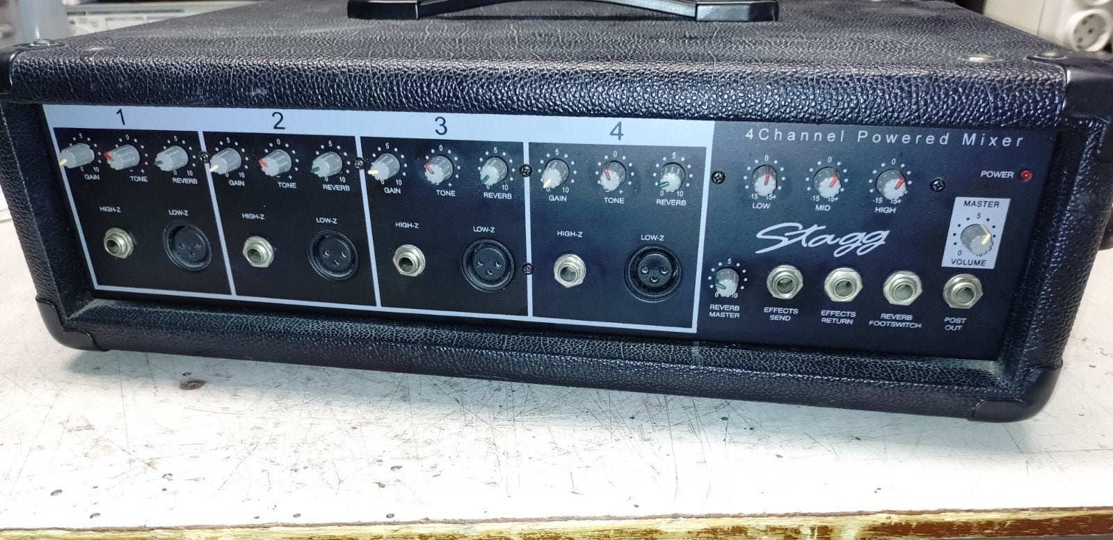 Powermixer 4 kanalen met reverb 100 Watt. Mic en line input, Ophalen of Verzenden, Gebruikt, Minder dan 500 watt, P.A.