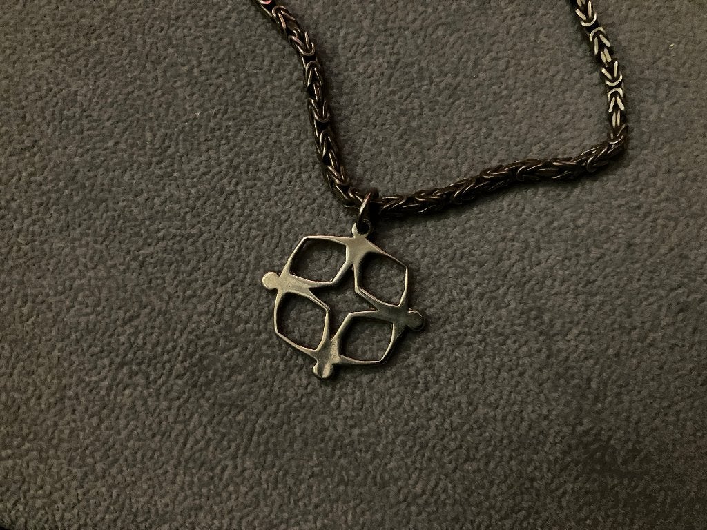 Unieke zilveren hanger Wereldkinderen, Ophalen, Zo goed als nieuw, Kruis of Symbool, Zilver
