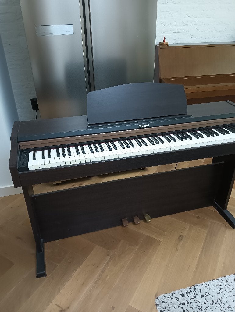 piano (elektrisch, op te halen in Valkenburg, Limburg), Ophalen, Zo goed als nieuw, Zwart