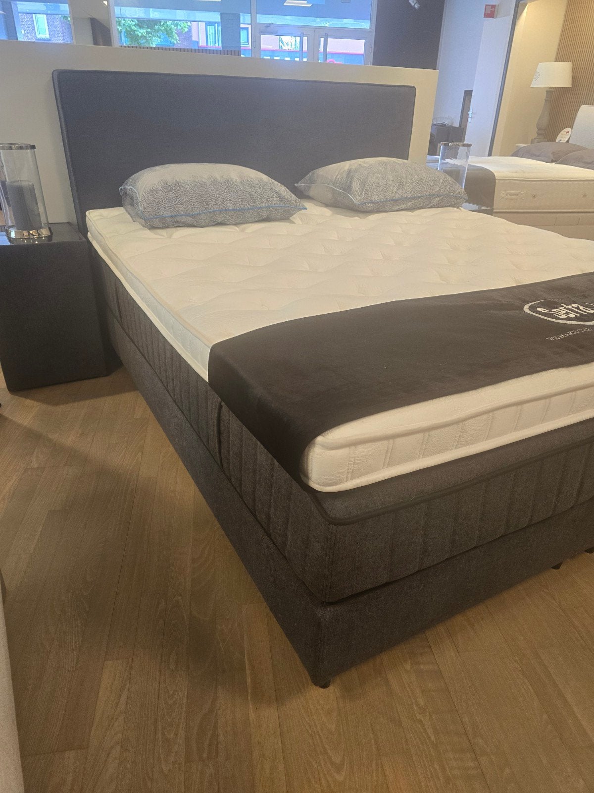 Splinternieuwe Serta Classico boxspring 35% korting, Ophalen of Verzenden, 180 cm, 210 cm, Zwart