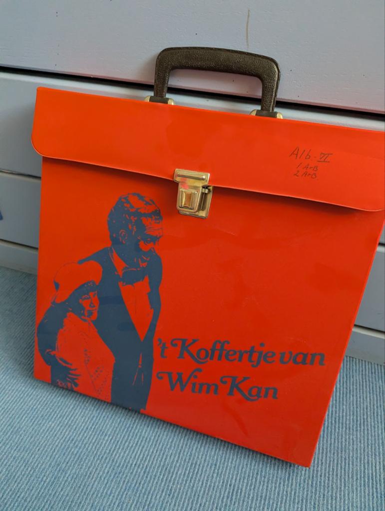 Het Kofferje van Wim Kan - Boeken en Platen Collectie, Ophalen of Verzenden, Gelezen, Wim Kan, Cabaret