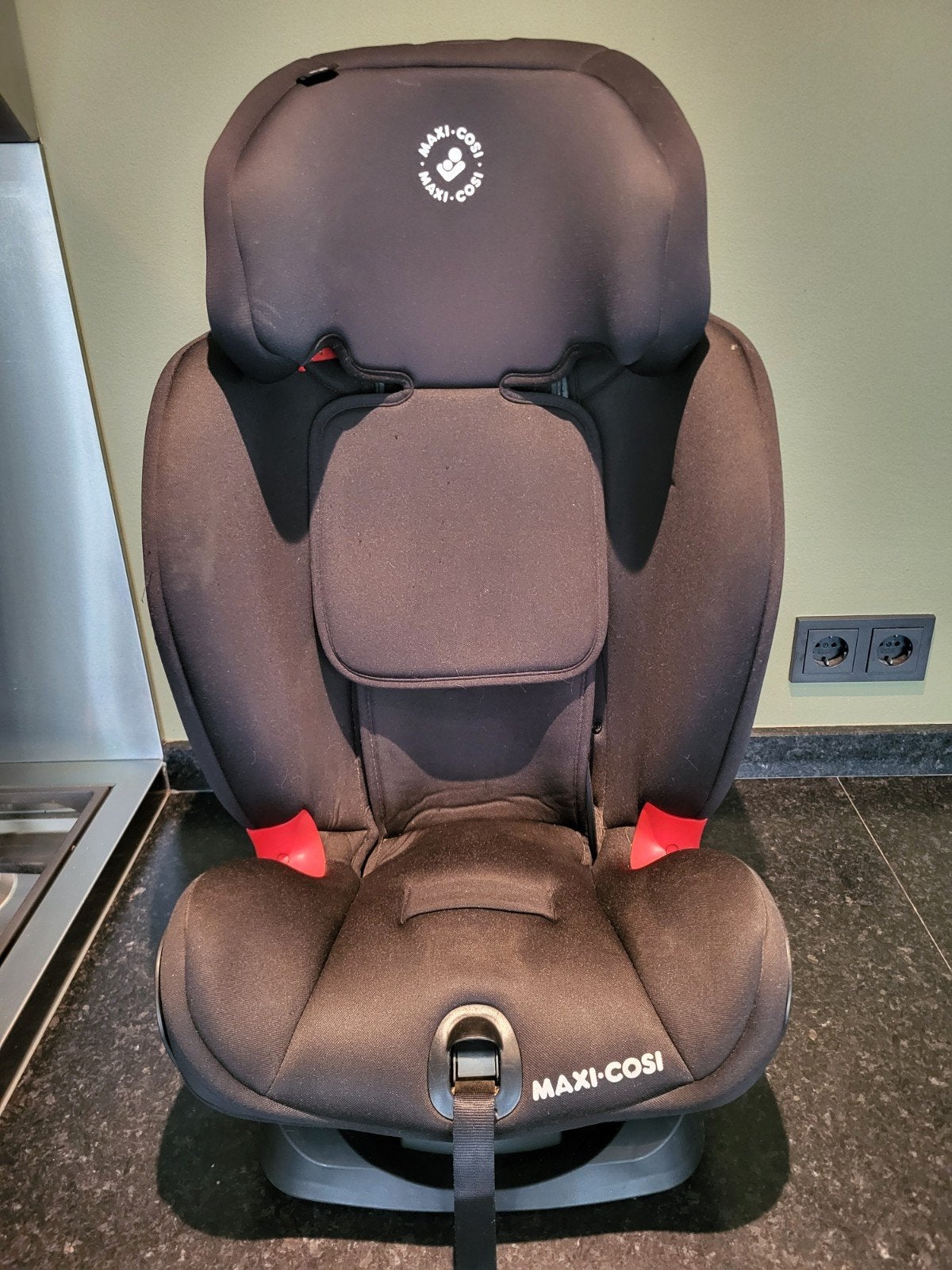 Als nieuw Maxi-Cosi Titan autostoel (9-36 kg) - Zwart, Ophalen, Zo goed als nieuw, 9 t/m 36 kg, Maxi-Cosi