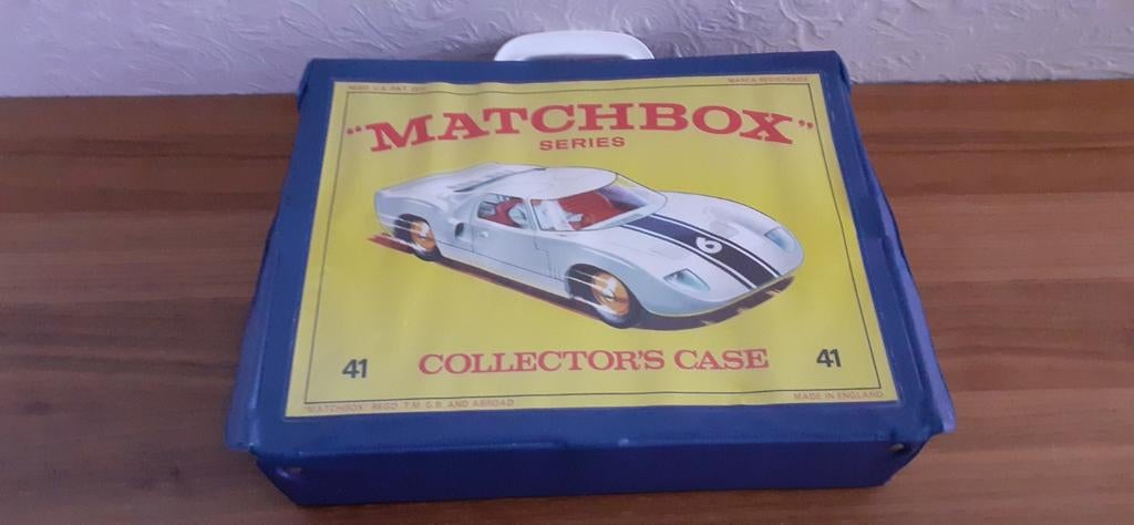 Matchbox koffer met autootjes, Hobby en Vrije tijd, Modelauto's | Overige schalen, Ophalen of Verzenden, Gebruikt, Auto