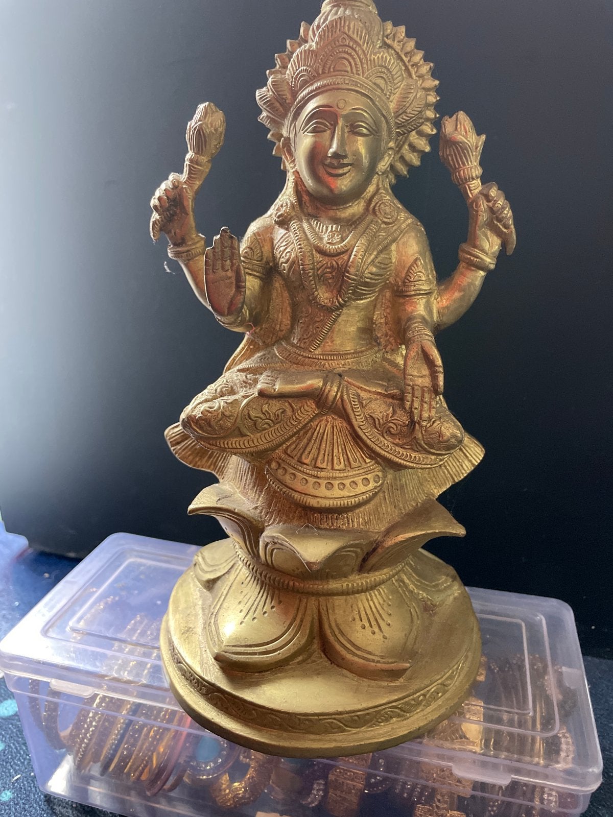 Messing Beeld van Lakshmi op Lotusvoet, Antiek en Kunst, Ophalen of Verzenden, Handgemaakt, 20 - 50 cm, Beeld