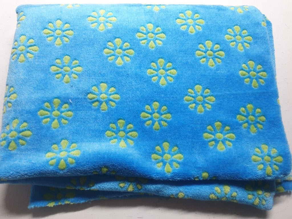 Fleece blauw groene bloem (116), Hobby en Vrije tijd, Stoffen en Lappen, Overige materialen, Blauw, 120 cm of meer, Nieuw