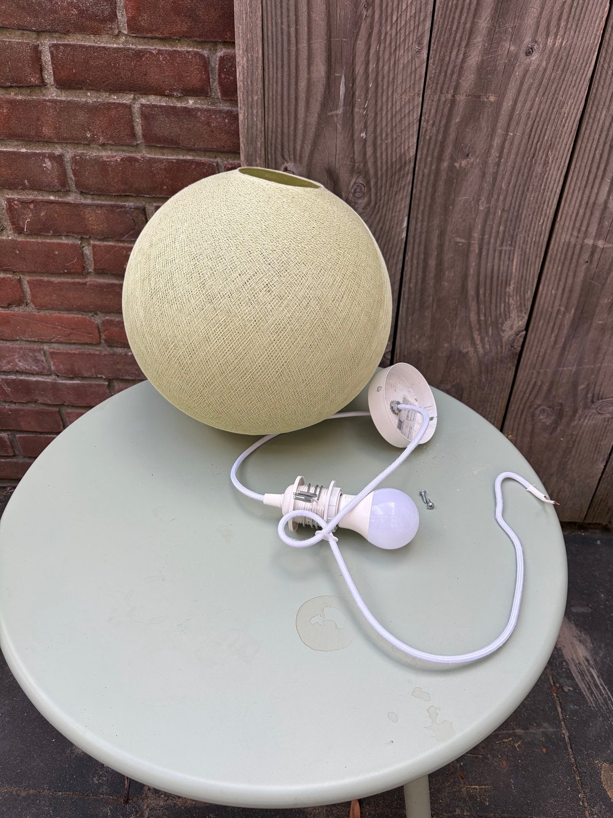 Groene hanglamp van Cottonball met fitting en LED lamp, Huis en Inrichting, Ophalen, Gebruikt, Textiel, E27 (groot)
